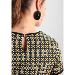 T-shirty damskie: Dorothy Perkins GEO Tshirt z nadrukiem yellow