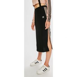 Adidas Originals - Spódnica. Czarne bez kategorii marki adidas Originals, z poliesteru, z podwyższonym stanem, midi. W wyprzedaży za 179,90 zł.