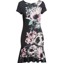 Sukienka w kwiatowy deseń bonprix czarno-jasnoróżowy w kwiaty. Czarne sukienki damskie marki bonprix, z aplikacjami, bez kołnierzyka, bez rękawów. Za 129,99 zł.