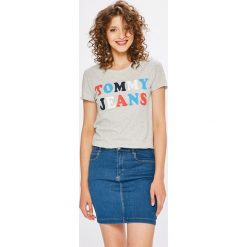 Tommy Jeans - Top. Szare topy damskie marki Tommy Jeans, s, z nadrukiem, z bawełny, z okrągłym kołnierzem. W wyprzedaży za 119,90 zł.