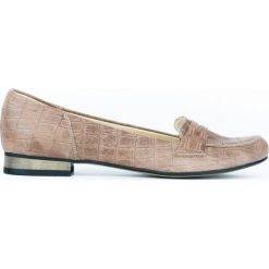 Balerinki lordsy z tłoczeniem - skóra naturalna - model 025 - kolor taupe. Szare baleriny damskie Zapato, bez wzorów, z jeansu, eleganckie, na niskim obcasie, na obcasie. W wyprzedaży za 179,40 zł.