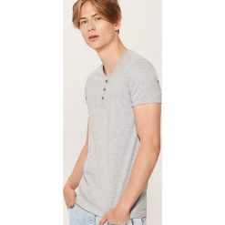 Gładki t-shirt z guzikami - Szary. Szare t-shirty męskie marki House, l. Za 35,99 zł.
