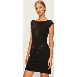 Desigual - Sukienka. Czarne sukienki damskie Desigual, na co dzień, s, z haftami, z elastanu, casualowe, z okrągłym kołnierzem, z krótkim rękawem, krótkie, mini, proste. Za 399,90 zł.