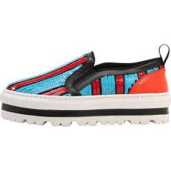 MSGM Półbuty wsuwane black/orange/turqouise. Niebieskie półbuty damskie marki MSGM, ze skóry. W wyprzedaży za 739,60 zł.