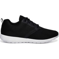 Buty męskie. Czarne buty sportowe męskie Top Secret, na lato, na sznurówki, na fitness i siłownię. W wyprzedaży za 69,99 zł.