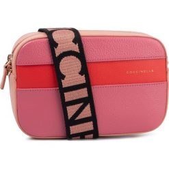 Torebka COCCINELLE - FV3 Mini Bag E5 FV3 55 I1 31 Blus/E. Ro/P.Re 602. Różowe listonoszki damskie Coccinelle, bez wzorów, ze skóry, bez dodatków. W wyprzedaży za 469,00 zł.