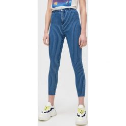 Jeansy skinny z wysokim stanem - Niebieski. Niebieskie jeansy damskie Cropp, bez wzorów, z jeansu, z podwyższonym stanem. W wyprzedaży za 51,99 zł.
