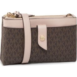 Torebka MICHAEL MICHAEL KORS - Mk Charm 32S0G00C7B Brn/Sftpink. Różowe listonoszki damskie MICHAEL Michael Kors, bez wzorów, ze skóry ekologicznej, bez dodatków. W wyprzedaży za 549,00 zł.