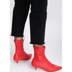 Czerwone Botki Can't Stop Loving You. Czerwone botki damskie Renee, bez obcasa, na obcasie, bez zapięcia. Za 89,99 zł.