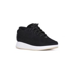 Buty Clarks CHRYSSA JANA. Czarne trampki i tenisówki damskie marki Clarks, bez wzorów, bez zapięcia. Za 670,21 zł.