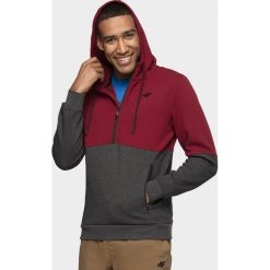 Bluza męska BLM004 - burgund. Czerwone bluzy męskie s, bez wzorów, z dzianiny, z kapturem, bez rękawów, z kapturem. W wyprzedaży za 129,99 zł.