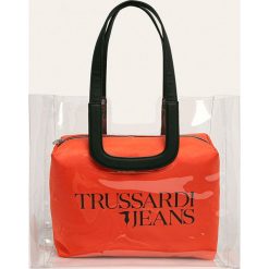 Trussardi Jeans - Torebka. Torby damskie na zakupy Trussardi Jeans, bez wzorów, z jeansu, na ramię, duże, bez dodatków. Za 429,90 zł.