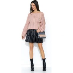 Sweter oversize z szerokimi rękawami różowy. Różowe swetry damskie e-margeritka.pl, na wiosnę, s, bez wzorów, z wełny, z krótkim rękawem, krótkie, bez kaptura. Za 129,99 zł.