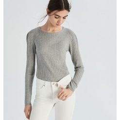 Prążkowany sweter basic - Jasny szar. Szare swetry damskie Sinsay, s, bez wzorów, prążkowane, bez rękawów, bez kaptura. W wyprzedaży za 19,99 zł.