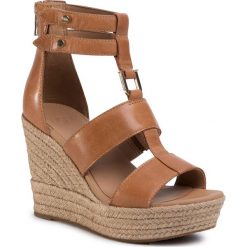 Espadryle UGG - W Kolfax 1111066 Alm. Pomarańczowe espadryle damskie Ugg, bez wzorów, ze skóry ekologicznej, bez obcasa, na obcasie. Za 599,00 zł.