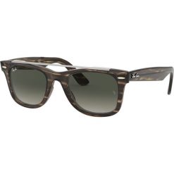 Ray-Ban - Okulary. Pomarańczowe okulary przeciwsłoneczne męskie Ray-Ban, z tworzywa sztucznego, prostokątne. W wyprzedaży za 349,90 zł.