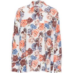 Must have: bluzka koszulowa z nadrukiem bonprix biały w kwiaty. Białe bluzki damskie oversize marki bonprix, z nadrukiem, z koszulowym kołnierzykiem. Za 37,99 zł.