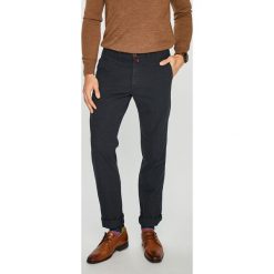 Pierre Cardin - Spodnie Voyage. Niebieskie spodnie męskie Pierre Cardin, na co dzień, m, bez wzorów, z elastanu, casualowe. W wyprzedaży za 299,90 zł.