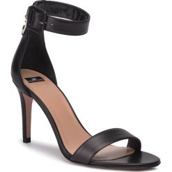 Sandały ELISABETTA FRANCHI - SA-47F-97E2-V389 Nero 110. Czarne klapki damskie Elisabetta Franchi, z aplikacjami, ze skóry, bez obcasa, na obcasie. Za 1989,00 zł.