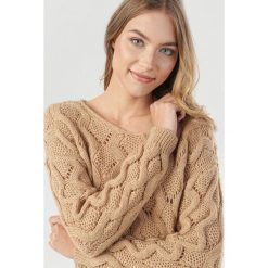 Camelowy Sweter Echorin. Brązowe swetry damskie Born2be, uniwersalny, bez wzorów, bez rękawów, bez kaptura. Za 99,99 zł.