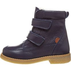 Skórzane botki zimowe w kolorze granatowym. Niebieskie buty dziewczęce zimowe El Naturalista, Bo-Bell, Richter & Co., bez zapięcia. W wyprzedaży za 207,95 zł.