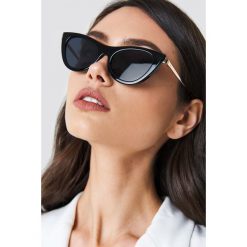 Le Specs Okulary przeciwsłoneczne Enchantress - Black. Czarne okulary przeciwsłoneczne damskie marki Le Specs. Za 242,95 zł.