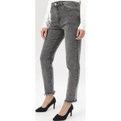 Ciemnoszare Jeansy Mom Fit Phrilaira. Szare jeansy damskie Born2be. Za 159,99 zł.