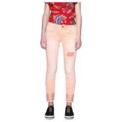 Desigual Jeansy Damskie Cry Baby 26 Łososiowy. Różowe jeansy damskie Desigual. W wyprzedaży za 327,00 zł.