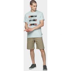 T-shirt męski TSM616 - jasny niebieski - Outhorn. Niebieskie koszulki męskie Outhorn, m, bez wzorów, z materiału, bez kołnierzyka. W wyprzedaży za 29,99 zł.