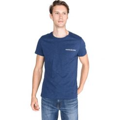Calvin Klein Koszulka Niebieski. Niebieskie podkoszulki męskie Calvin Klein, l, bez wzorów, z bawełny, bez kołnierzyka, krótkie. Za 114,95 zł.