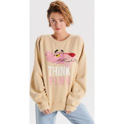 Bluza Różowa Pantera - Beżowy. Brązowe bluzy damskie Cropp, s, bez wzorów, bez rękawów, bez kaptura. W wyprzedaży za 49,99 zł.