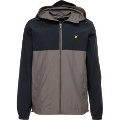Lyle & Scott COLOUR BLOCK Kurtka wiosenna dark navy. Niebieskie kurtki męskie marki Lyle & Scott, s, bez wzorów, z bawełny, bez kaptura. Za 459,00 zł.