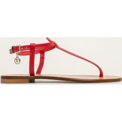 Trussardi Jeans - Sandały. Białe klapki damskie Trussardi Jeans, bez wzorów, z jeansu, bez obcasa, na obcasie. Za 379,90 zł.