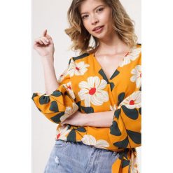 Żółta Bluzka Dahlia. Żółte bluzki damskie Born2be, xl, w kwiaty, bez kołnierzyka, z długim rękawem. Za 49,99 zł.