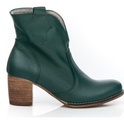 Botki na słupku kowbojki - skóra naturalna - model 503 - kolor zielony. Zielone botki damskie Zapato, na wiosnę, z jeansu, eleganckie, z okrągłym noskiem, bez obcasa, na obcasie, bez zapięcia. Za 399,00 zł.