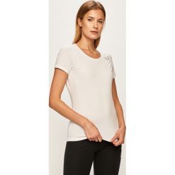 EA7 Emporio Armani - T-shirt. Czarne bluzki damskie EA7 Emporio Armani, s, z nadrukiem, z elastanu, z okrągłym kołnierzem. W wyprzedaży za 159,90 zł.