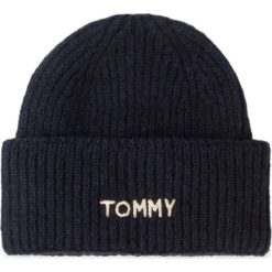 Czapka TOMMY HILFIGER Effortless Beanie AW0AW07175. Czerwone czapki damskie TOMMY HILFIGER, bez wzorów. W wyprzedaży za 129,00 zł.