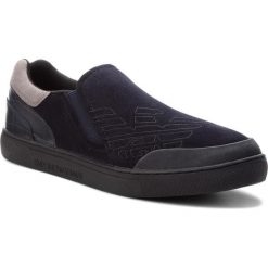 Tenisówki EMPORIO ARMANI - X4X243 XL461 A111 D Navy/Navy/D Navy. Niebieskie półbuty męskie marki Emporio Armani, na co dzień, bez wzorów, ze skóry, eleganckie, bez zapięcia. W wyprzedaży za 489,00 zł.