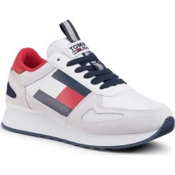 Sneakersy TOMMY JEANS - Wmns Lifestyle Runner EN0EN00779 Rwb 0KP. Białe półbuty damskie Tommy Jeans, z jeansu. Za 399,00 zł.