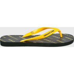 Versace Jeans - Japonki. Żółte kapcie męskie Versace Jeans, bez wzorów, z jeansu. W wyprzedaży za 99,90 zł.