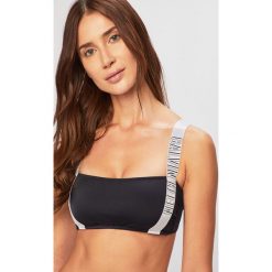 Calvin Klein Jeans - Biustonosz kąpielowy. Czarne stroje kąpielowe damskie Calvin Klein Jeans, s, z haftami, z elastanu. Za 239,90 zł.