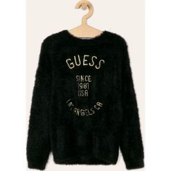 Guess Jeans - Sweter dziecięcy 118-175 cm. Żółte swetry dziewczęce z aplikacjami, z jeansu, z okrągłym kołnierzem, krótkie. W wyprzedaży za 159,90 zł.