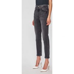 Levi's - Jeansy 501. Szare jeansy damskie Levi's®, s, z podwyższonym stanem. W wyprzedaży za 169,90 zł.