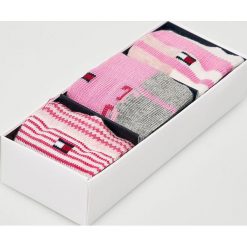Tommy Hilfiger - Skarpetki dziecięce (3-Pack). Niebieskie skarpetki chłopięce TOMMY HILFIGER, bez wzorów, z elastanu. W wyprzedaży za 39,90 zł.