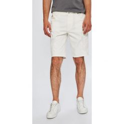 Armani Exchange - Szorty. Białe szorty męskie marki Armani Exchange, z elastanu, casualowe. W wyprzedaży za 259,90 zł.