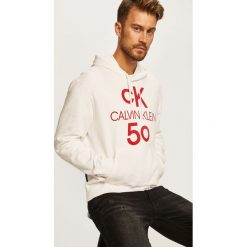 Calvin Klein Jeans - Bluza CK50. Białe bluzy męskie s, z nadrukiem, z bawełny, z kapturem. W wyprzedaży za 359,90 zł.