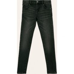 Guess Jeans - Jeansy dziecięce 125-175 cm. Szare jeansy dziewczęce Guess Jeans, z aplikacjami, z elastanu. Za 219,90 zł.