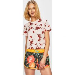 Puma - Top x Sue Tsai. Czarne bluzki damskie Puma, s, w kwiaty, z elastanu, z okrągłym kołnierzem. W wyprzedaży za 139,90 zł.