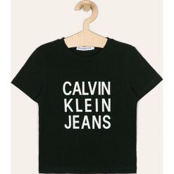 Calvin Klein Jeans - T-shirt dziecięcy 104-176 cm. Białe t-shirty chłopięce Calvin Klein Jeans, z nadrukiem, z elastanu, bez rękawów. W wyprzedaży za 79,90 zł.