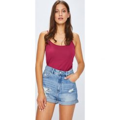 Jacqueline de Yong - Top. Zielone bluzki damskie marki Jacqueline de Yong, s, bez wzorów, z elastanu, casualowe, bez kołnierzyka, bez rękawów. W wyprzedaży za 19,90 zł.
